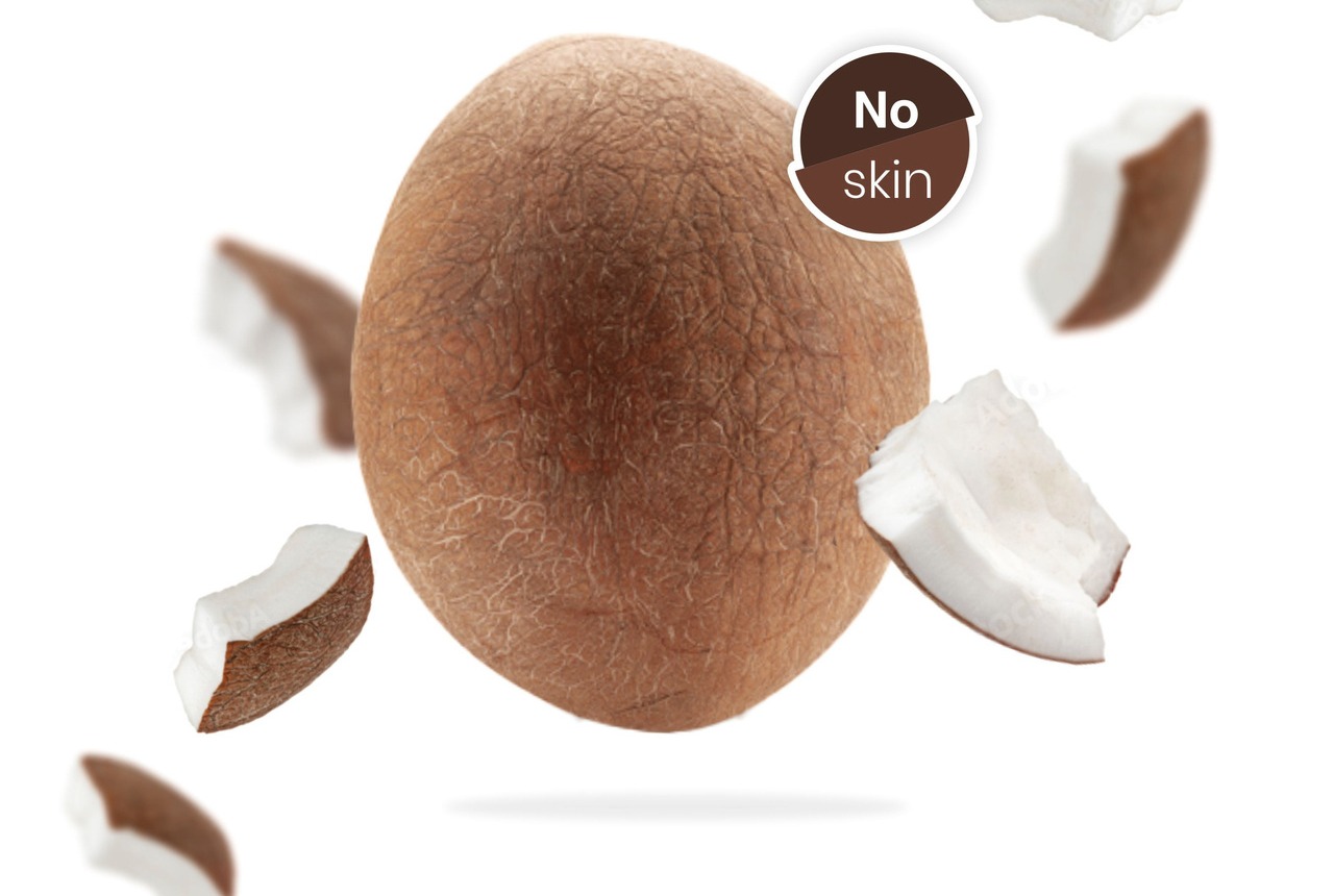 Noce di cocco decorticata con pezzi di polpa fresca